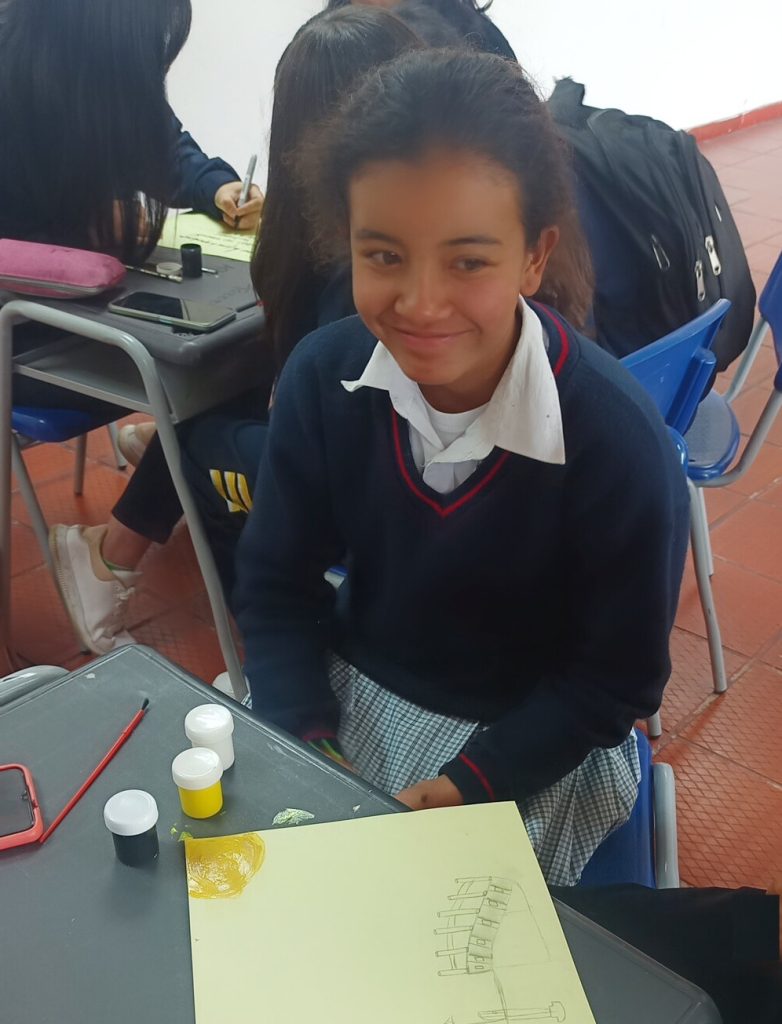 Niña de colegio público